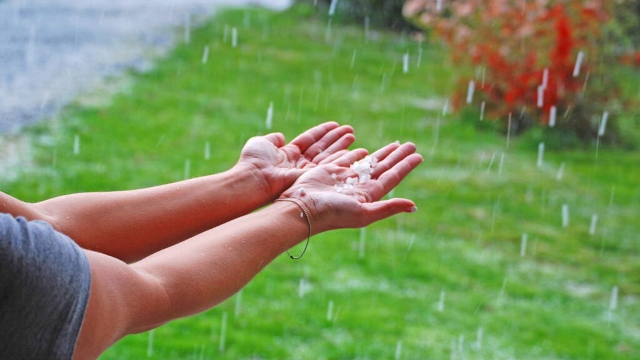 Peste 55 de rachete antigrindină au fost trase în Vrancea de la începutul sezonului şi până în prezent / Luna trecută mai mulți fermieri au atacat un punct de lansare