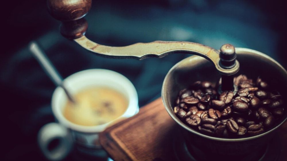 Un nou studiu a descoperit o cantitate alarmantă de substanțe chimice în mărcile tale preferate de cafea/ Cu toate acestea, cafeaua este semnificativ mai sigură decât alte produse alimentare