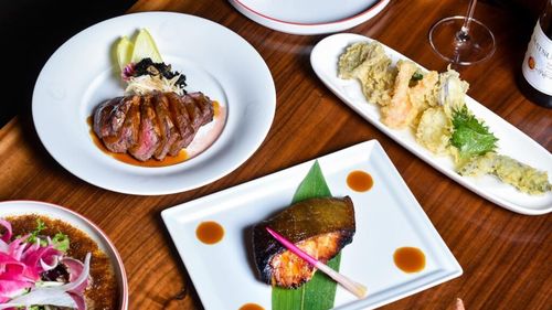 Meniul Globurilor de Aur, un festin culinar rafinat, dar simplu, creat special de chef Nobu Matsuhisa, el însuși o personalitate impresionantă. Descifrăm preparatele servite vedetelor