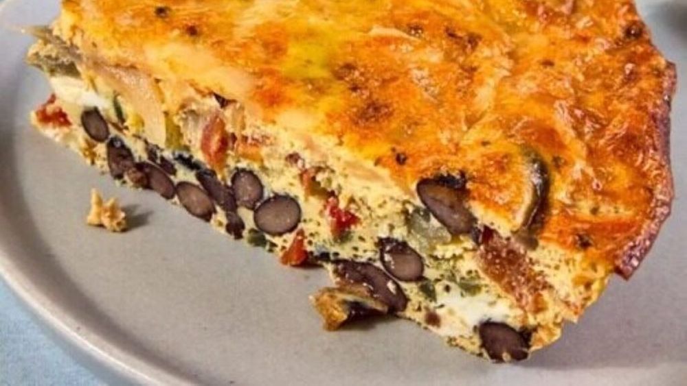 Quiche cu fasole neagră și brânză Pepper Jack / Un mic dejun bogat în proteine și sățios, dar poate fi servit la orice masă de peste zi