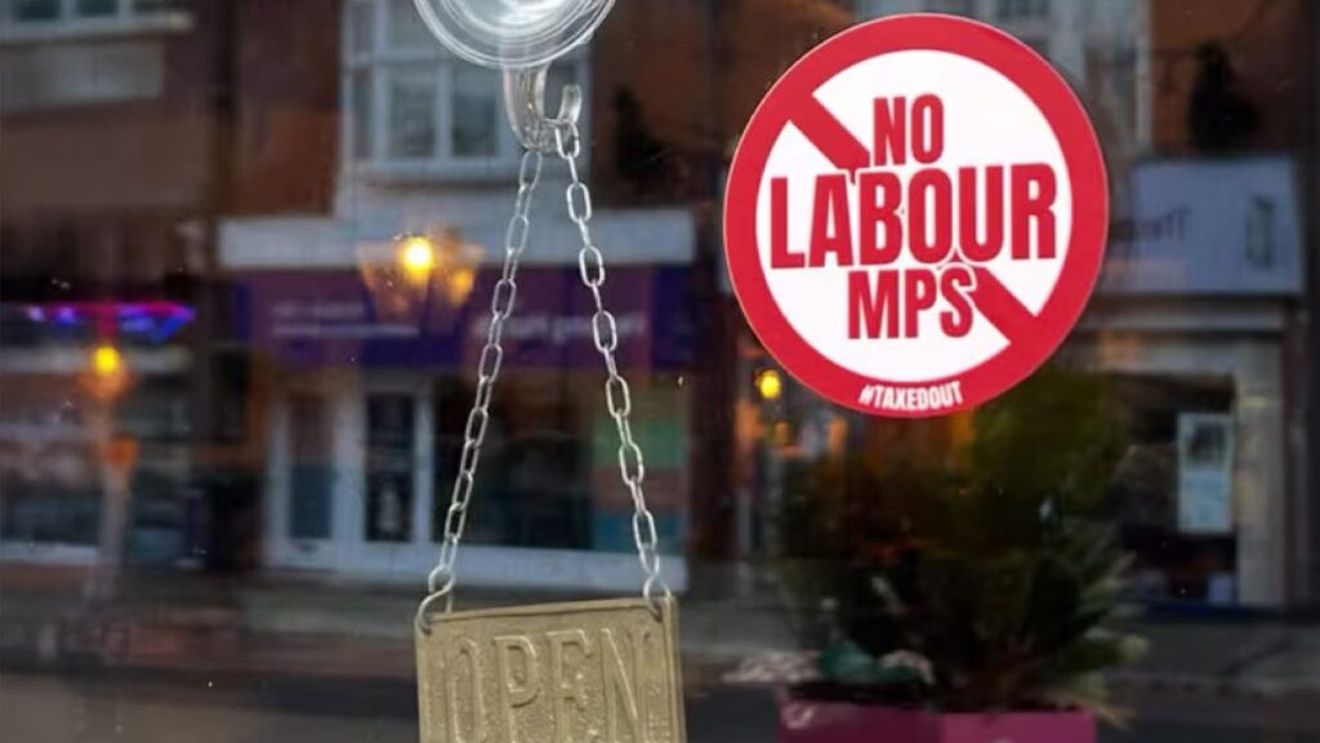 Revolta puburilor britanice împotriva guvernului, în contextul intențiilor de creștere vertiginoasă a taxelor, care ar amenința existența multora dintre ele