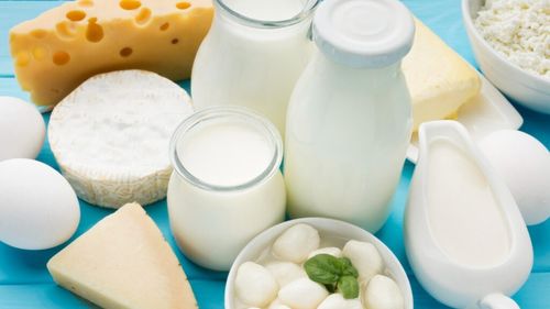 Taxe vamale impuse de China anumitor tipuri de brânză, smântână și lapte, importate din Uniunea Europeană