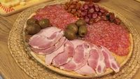 VIDEO | Ce am adus din România la întoarcerea în Spania și cum am pregătit un platou tradițional românesc pentru ai mei