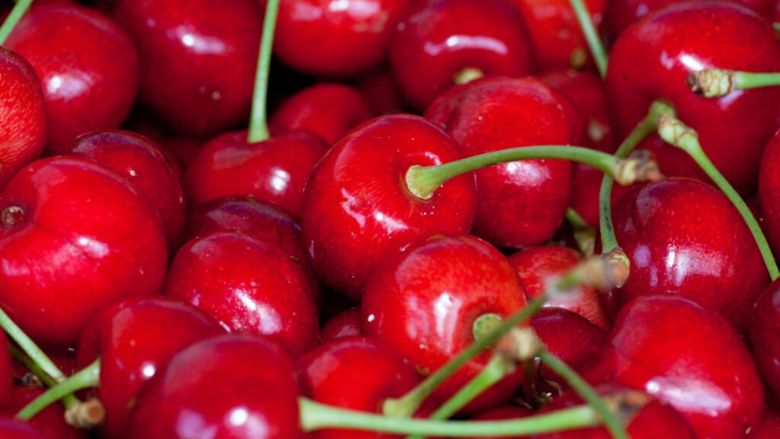 Veste bună pentru bucureșteni, primele cireșe românești sunt disponibile la vânzare/ Cât costă un kilogram la Stațiunea de Cercetare Băneasa