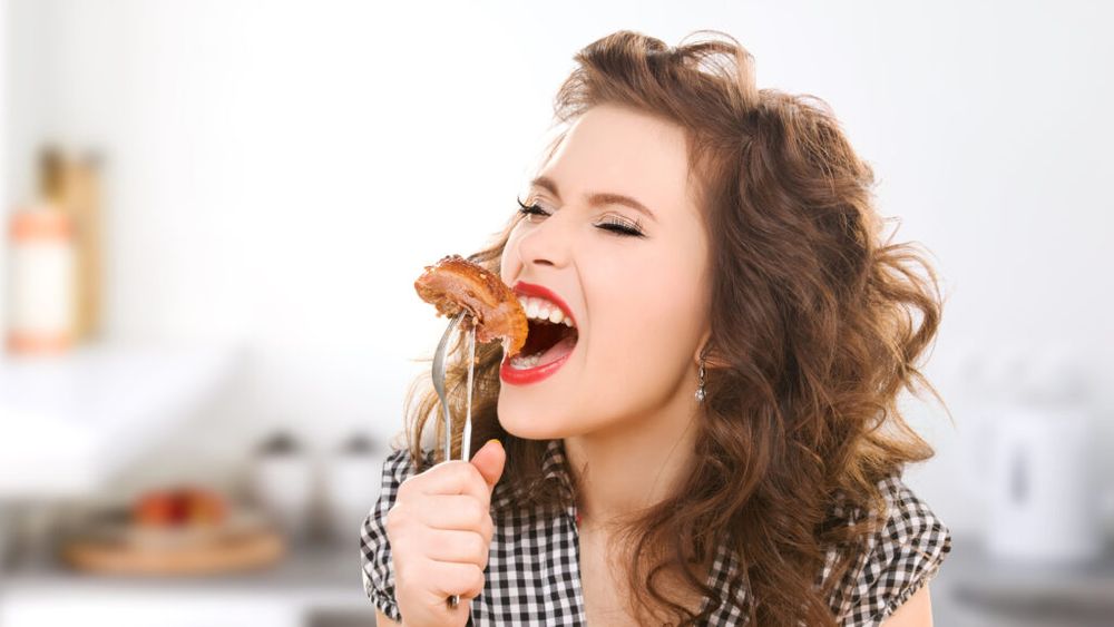 Prea multe proteine ar putea dăuna sănătății? O analiză recentă pune sub semnul întrebării popularitatea trendului alimentar. Ce înseamnă „prea mult” și ce riști dacă treci linia