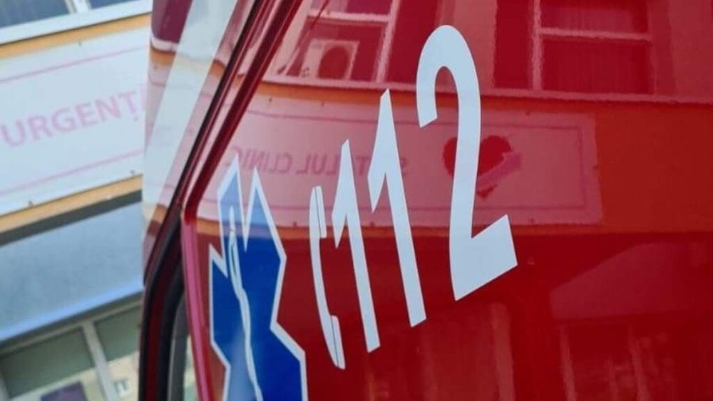 Prahova: Patru persoane au fost rănite, după ce două maşini s-au ciocnit şi au căzut într-un canal de irigaţii  / Două victime primesc îngrijiri la fața locului