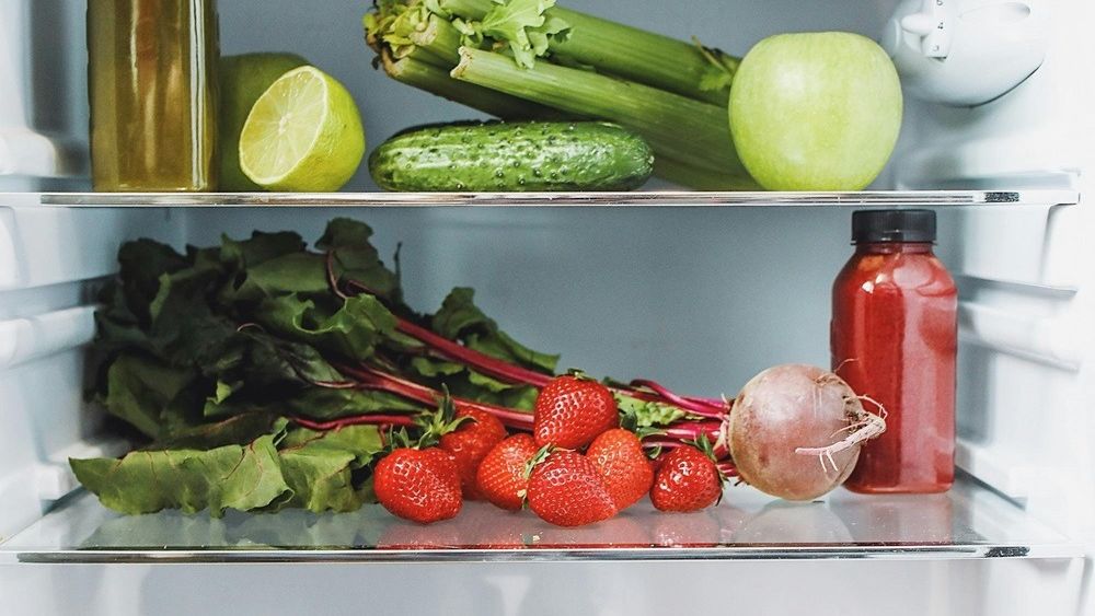 Câteva trucuri simple pentru un frigider mai ordonat și pentru a evita risipa alimentară / Metoda japoneză