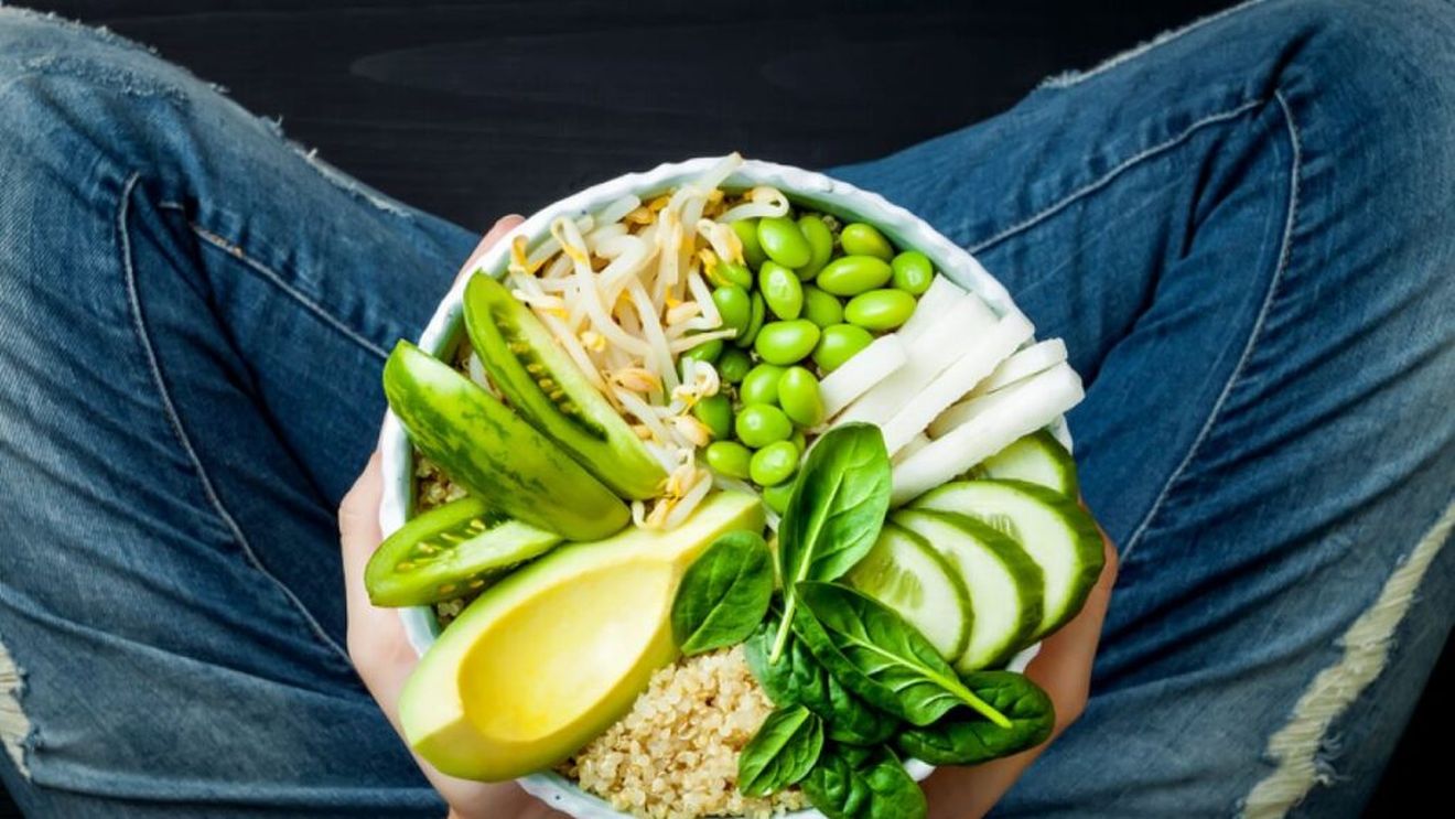 Ce sunt acele boabe verzi numite edamame de care auzim tot mai des în jurul nostru și nu știm care e treaba cu ele? Sunt unul dintre puținele alimente vegetale care conțin toate proteinele