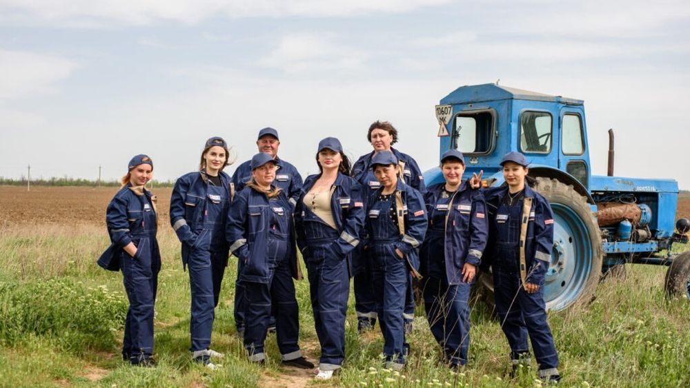 Danemarca finanțează un program de instruire a femeilor din Ucraina ca tractoriști agricoli