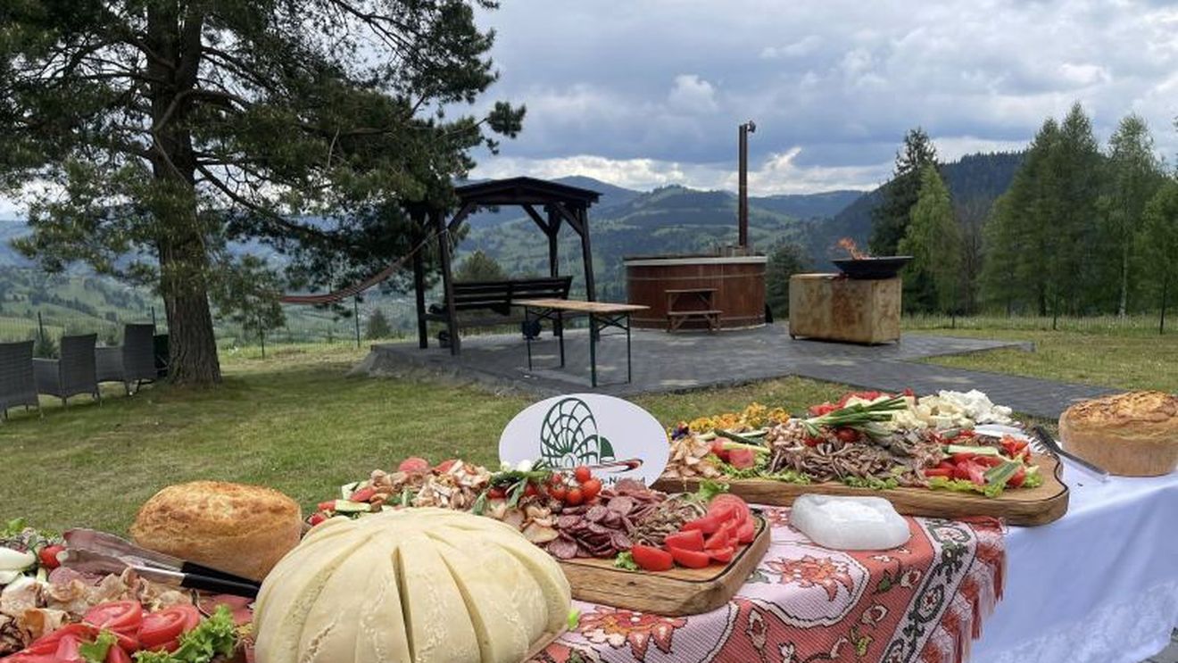 Un nou Punct Gastronomic Local, deschis în județul Bistrița Năsăud: „Totul este gătit din ingrediente locale, multe chiar din ferma proprie. Sunt gusturi desăvârșite care spun povestea unei lumi în care timpul parcă stă în loc”