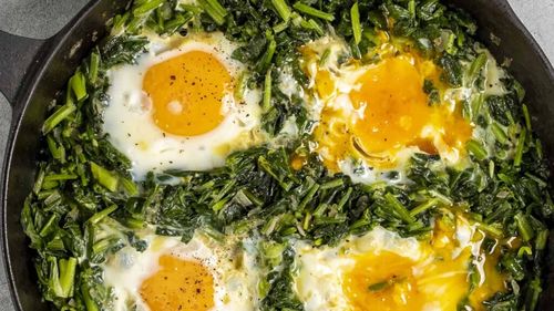 Spanac cu ouă , o rețetă savuroasă de brunch sănătos / Rapid de făcut, perfect pentru o masă ușoară de vară