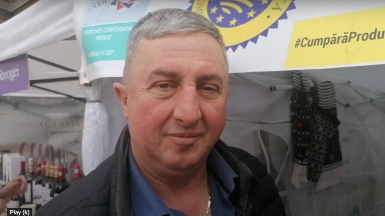 VIDEO Crescătorii de oi din România adoptă noile tehnologii: Telemeaua de Sibiu, plătită cu cardul, la târgul din curtea Ministerului Agriculturii