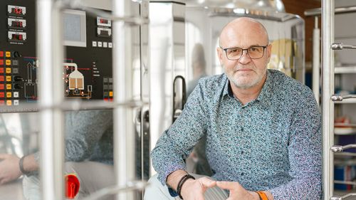 VIDEO-INTERVIU | Prima bere artizanală fără alcool certificată ecologic din România / Daniel Pană: „O microberărie nu poate concura cu producătorii mari pe volum și preț”. „O bere fără alcool bună nu se obține doar scoțând alcoolul din ecuație”