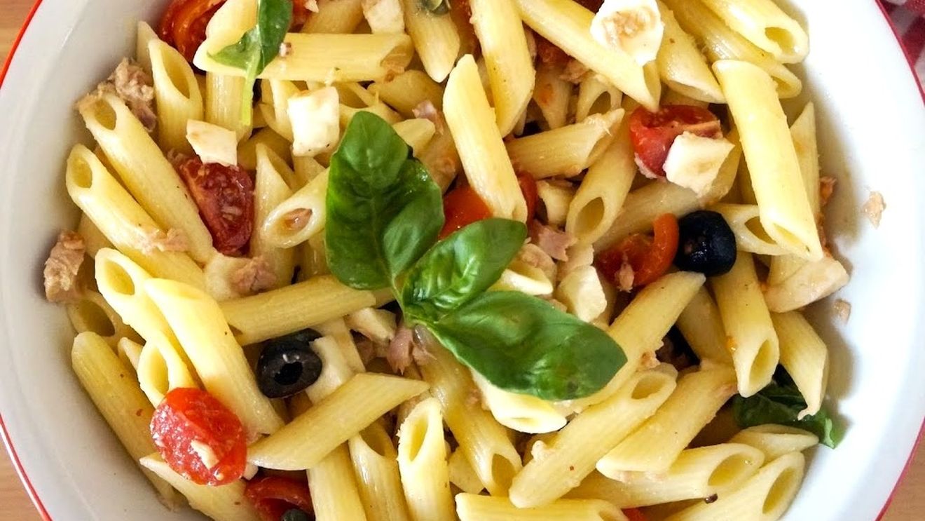 Regina verii italiene: Salata de paste în stil mediteranean / Cum se face și cum o putem adapta la ce avem prin frigider
