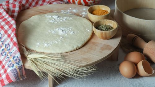 Făina greșită îți poate ruina pizza / Ce tip aleg bucătarii pentru un blat perfect: secretul unui aluat reușit