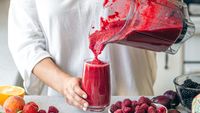 Smoothie-urile nu sunt atât de sănătoase pe cât par, avertizează specialiștii / Fructoza în cantitate mare poate pune presiune pe rinichi și pe metabolism