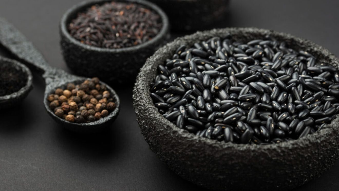 După excesele de sărbători, un aliat neașteptat pentru colesterol și greutate / Doar o linguriță pe zi din aceste semințe te va ajuta să scapi rapid de kilogramele în plus, arată mai multe studii