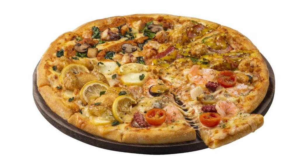 Pizza de dimensiune mai mică și ingrediente adaptate, cafenele Starbucks cu logo sculptat în lemn sau cum se adaptează brandurile internaționale la cerințele pieței din Japonia