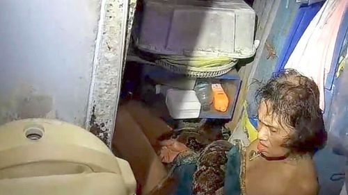 Gătitul, periculos în Thailanda: Femeie de 64 de ani, salvată după ce a fost strânsă timp de două ore în bucătăria sa de un șarpe constrictor de mari dimensiuni