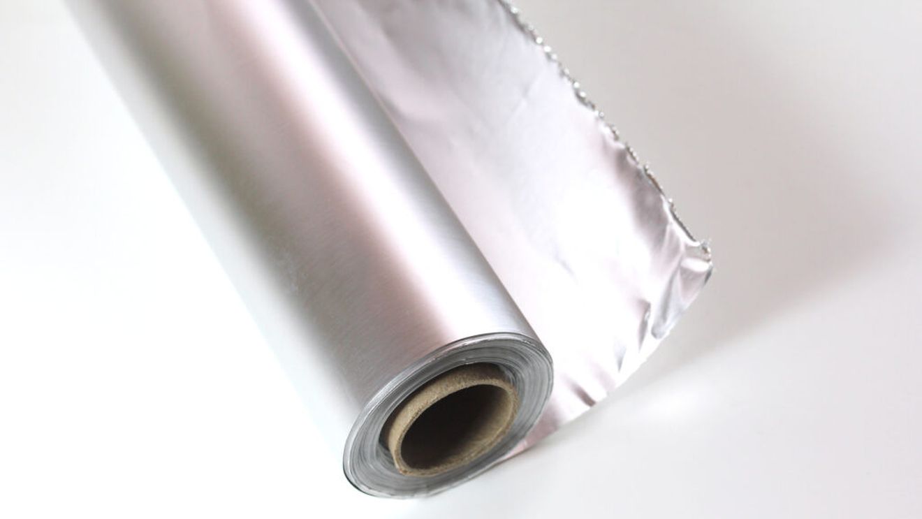 De la roșii la preparate cu lămâie: 7 alimente pe care nu este recomandat să le învelești în folie de aluminiu