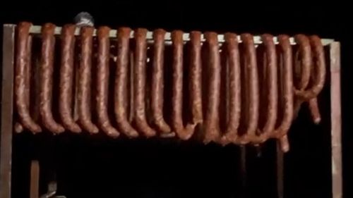 Inovație în ambalajele mezelurilor / BASF prezintă un poliamid termoplastic ce permite afumarea și uscarea eficientă a cârnaților