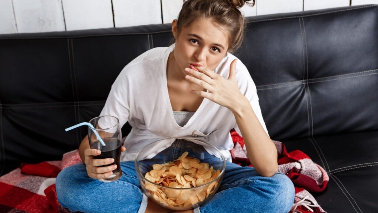 Cum îi ajutăm pe cei mici să nu mănânce compulsiv atunci când au emoții/Perioada examenelor este una dificilă pentru ei