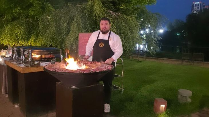 VIDEO | Chef fără secrete | „Ca să ajungem să fim bucătari moderniști, trebuie să avem cartea într-o mână și cuțitul în cealaltă” / Chef Cristian Paterău, despre disciplină, educație și presiunea din bucătăriile moderne