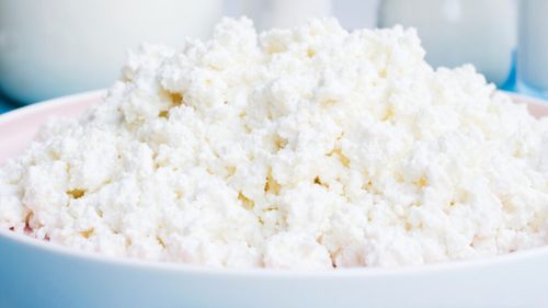 Cum te ajută brânza cottage dacă vrei să slăbești / Iată ce se întâmplă în organism dacă mănânci zilnic acest aliment: are efecte asupra oaselor, digestiei și chiar te ajută să slăbești