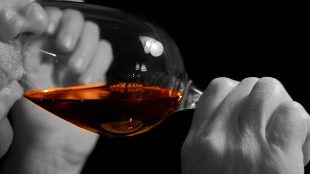 Decesele cauzate de cancerul asociat consumului de alcool aproape s-au dublat în ultimii 30 de ani, avertizează experţii