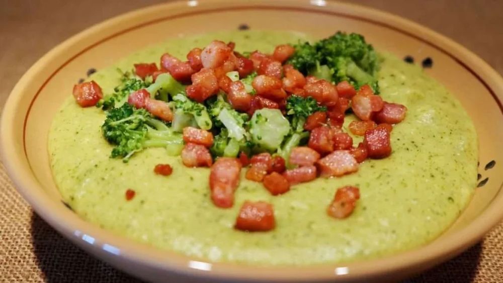 O mămăligă altfel. Frascàtula, un fel de polenta a italienilor din sud, din făină de grâu dur. Se servește cu orice legume de sezon trecute printr-o tigaie cu ulei sau ceva carne grasă