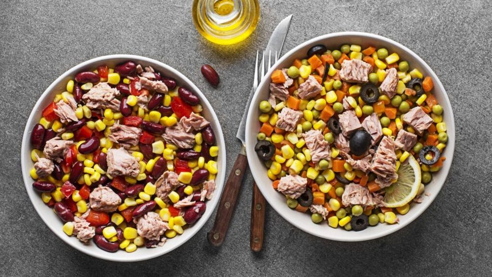 Rețete pentru studenți. Salată mexicană cu fasole, ton și alte legume, chiar direct din conservă