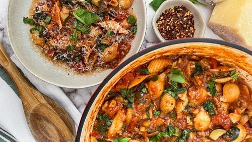 Carne de vită și paste cu legume într-o singură oală/Rețeta cu conținut echilibrat de fibre și proteine este delicioasă și ușor de preparat