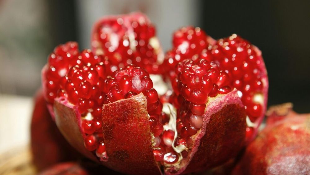 Rodia ar putea contribui la tratarea diferitelor forme de cancer/ Acest fruct ar putea reduce și riscul cardiovascular și  ar ameliora osteoartrita