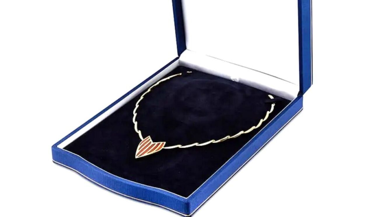 Pietre prețioase obținute din vin, creațiile unui cuplu de bijutieri de origine maghiară, sub brandul Vincells. Piesele se fac și la cerere, în amintirea unui moment demn de a fi imortalizat