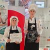 Premieră națională: campionatul gastronomic pentru elevi, ”Școala de Gust”/ Preparatul care a câștigat juriul: file de păstrăv confiat, servit cu mămăligă din păsat și boia afumată, sos de pătrunjel și leurdă, mere murate în suc de sfeclă roșie, crumble din fulgi de porumb cu lămâie și crocant din slănină afumată