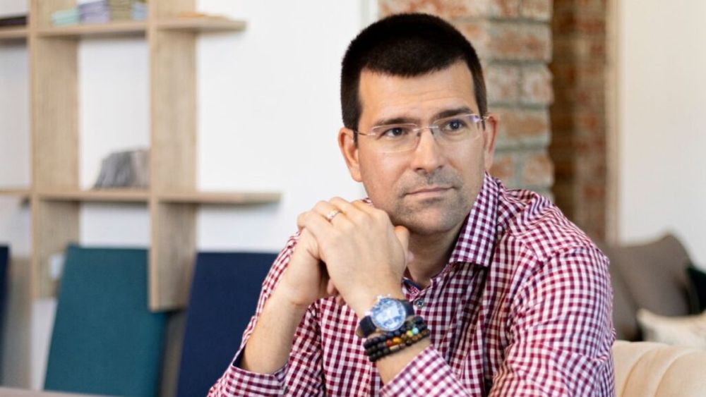 „Creșterea TVA riscă să închidă mii de localuri” / Dragoș Panait (consultant), despre programul de guvernare: „HoReCa va fi una dintre cele mai afectate industrii. Numărul disponibilizărilor va crește cu cel puțin 20%”