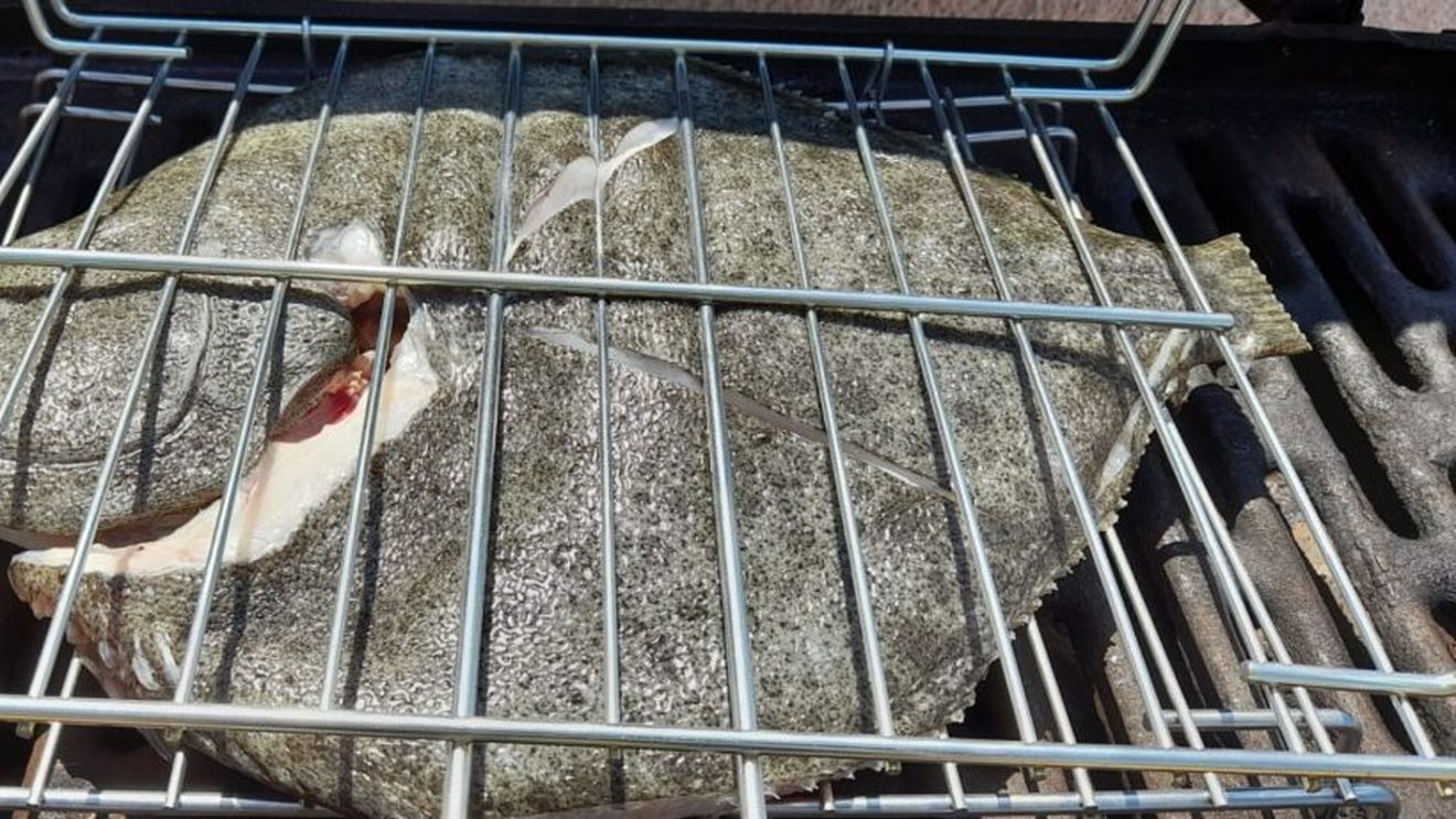 Rețetele Juanitei: Calcan la grătar. Simplu, iar cu o salată verde alături cred că este una dintre cele mai bune mâncăruri din lume