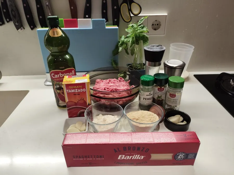 chiftele cu spaghete