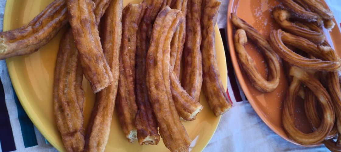 VIDEO FOTO | Street food-ul spaniol care seamănă cu gogoșile românești/ Despre churros sau porras pe care le poți cumpăra la colț de stradă 