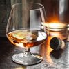 Cognacul francez, prins în războaiele comerciale dintre UE, China și SUA. Vânzările au scăzut cu aproape 40% / Industria, dependentă în proporție de 98% de piețele din afara UE, cere sprijin european
