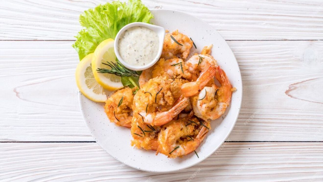 Creveți la air fryer. O cină ușoară, savuroasă și foarte ușor de făcut, serviți cu orez simplu și salată verde