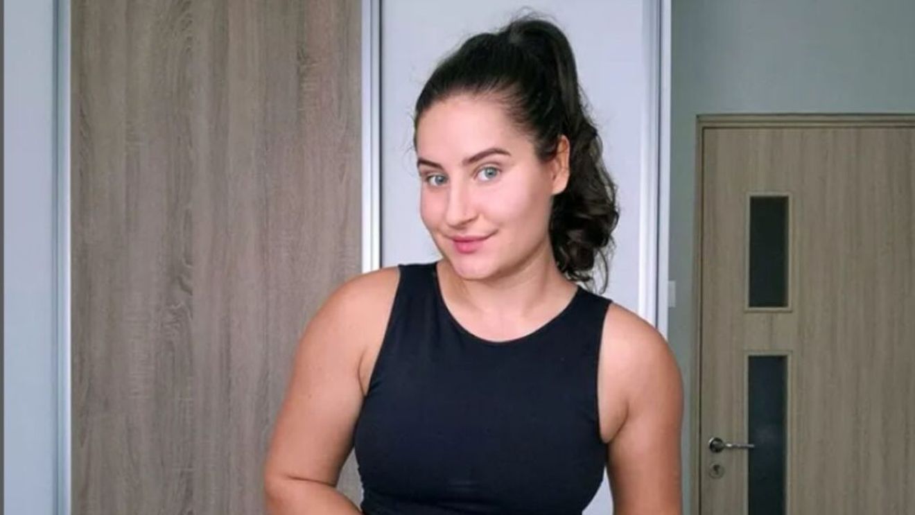 VIDEO | „Chiar încep de luni”: Exerciții simple pe care le poți face din sufrageria ta, cu „zero” echipament 