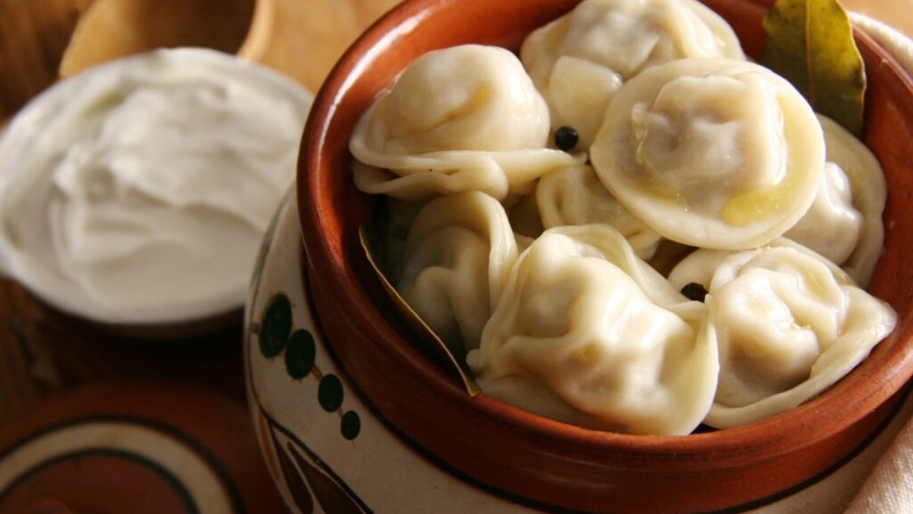 De la jobul corporatist la succesul cu afacerea proprie / Povestea unei antreprenoare care câștigă 10.000 de dolari pe oră predând arta colțunașilor