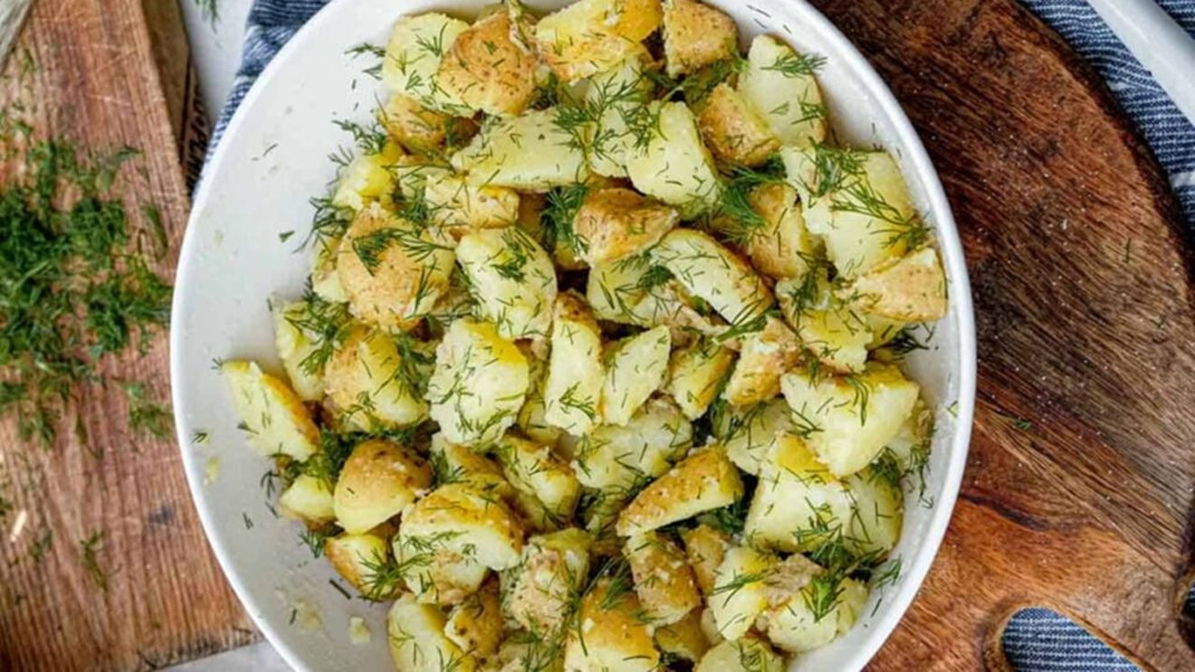 Cea mai simplă rețetă de cartofi cu unt și mărar, o rețetă clasică și rapidă / Cartofii astfel preparați pot fi serviți ca atare, sau ca garnitură lângă un preparat cu carne