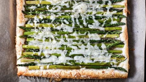 Tartă cu sparanghel. Un aperitiv grozav de primăvară