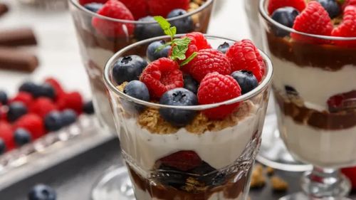 Zece alimente pe care le crezi sănătoase, dar care îți pot sabota dieta și te împiedică să slăbești / Unele au cantități mari de zahăr sau calorii