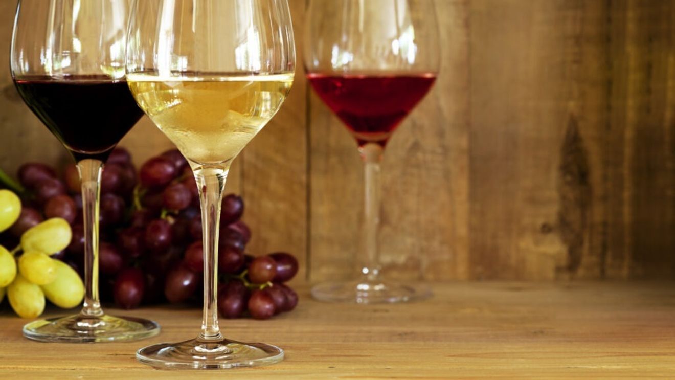 Cum alegi cele mai potrivite pahare pentru vin / Sfaturi de la un somelier / De ce o cupă de șampanie este cel mai prost pahar pentru vin spumant