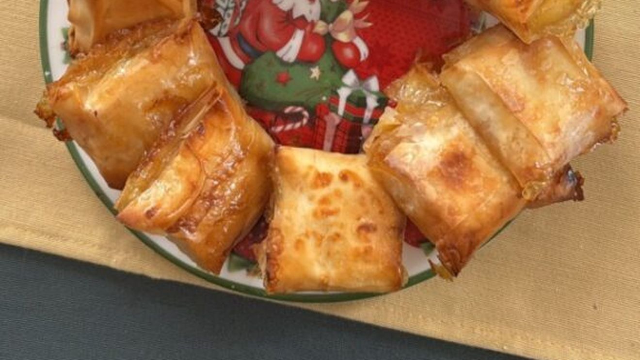 Pachețele de foietaj cu brânză brie și dulceață/ Un gust combinat, dulce-sărat, cu o textură crocantă, dată de foile de plăcintă