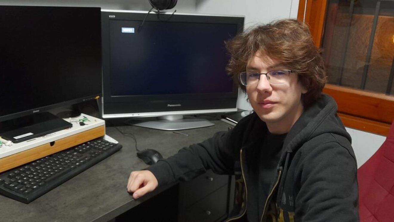 VIDEO | Sunt student, ce mănânc? Alexandru trăiește în Spania de 8 ani și studiază în Barcelona/ Stă la două ore de universitate, așa că micul dejun îl ia în tren, iar prânzul la pachet sau la cantină/ „Mănânc și paella și sarmale, ca să fiu cinstit mai mult îmi place mâncarea românească”