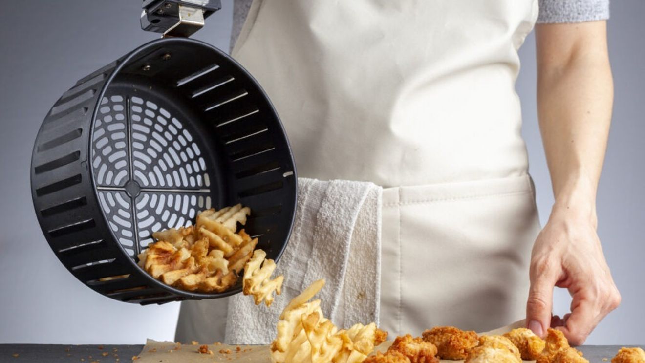 Rețetă: Nuggets de pui la airfryer, atât de buni încât rivalizează cu cei din fast-food / E o alternativă sănătoasă și nici măcar nu se gătesc greu